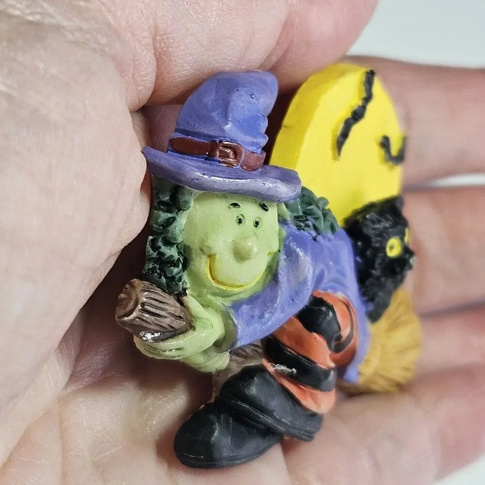 Vntg Halloween Witch On A Broom With A Black Cat Brooch